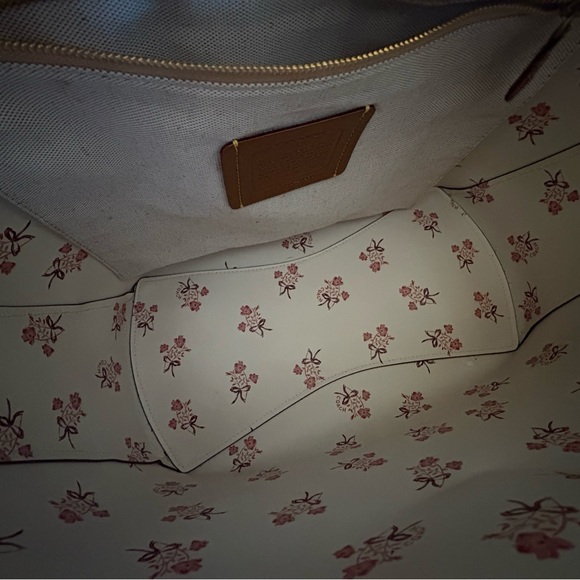 Coach Cream Leather Women's Bag - Picture 2 of 12